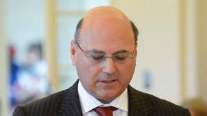 021013m_ArthurSinodinos_800x600