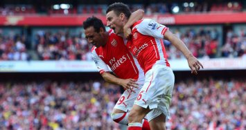 premier-league-football-arsenal-santi-cazorla-laurent-koscielny_3191686