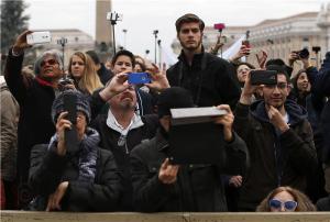 20363041_2014_12_25T123247Z_1540195580_GM1EACP1KJS01_RTRMADP_3_POPE_CHRISTMAS_limghandler