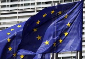European flags are seen outside the European Commission headquarters in Brussels June 30, 2010. REUTERS/Thierry Roge