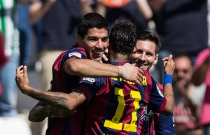 CORDOBA, SPAIN - MAY 02:  Luis Suarez (L) of FC Barcelona celebrates scoring their fourth goal with team-mates Neymar JR. (2ndL) and Lionel Messi (R) during the La Liga match between Cordoba CF and Barcelona FC at El Arcangel stadium on May 2, 2015 in Cordoba, Spain.  (Photo by Gonzalo Arroyo Moreno/Getty Images)