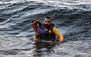 refugee_father_waves-thumb-large