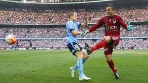 victory-keeper-danny-vukovic-gets-a-clearance-in-under-pressure-from-matt-simon_kvlw0rhgvu5v1mbp802i6ovv3